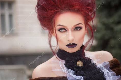 Goth Red Hair Sexy Woman With Gothic Makeup And Red Hair — Stock