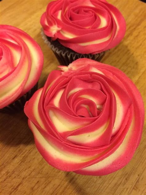 Two Tone Buttercream Roses Handmade By Smiffies Delicious Handmade