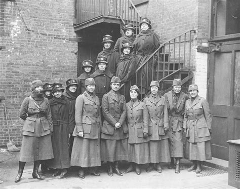 The Women Of World War I In Photographs The Unwritten Record