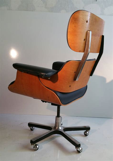 The eames aluminum executive chair sits equally well in all kinds of home and workplace interiors, a statement of designed by charles and ray eames. Modernist Eames Style Leather Desk Chair at 1stdibs