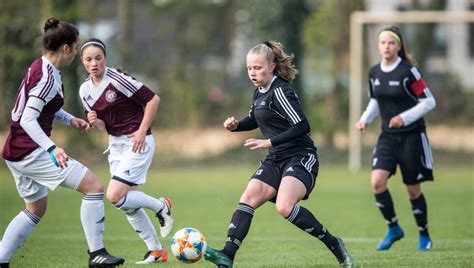 Bislang war der süden von deutschland ihr zuhause. 10 interessante Fakten zum Frauenfußball in Deutschland ...