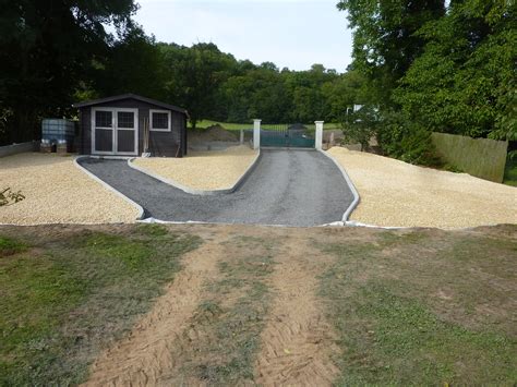 Les pavés autobloquants seront parfaits pour habiller proprement votre allée de jardin. Création d'une allée carrossable en pavés | Kamminga ...