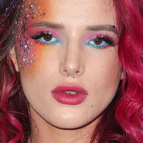 Bella Thornes Makeup Photos And Products Steal Her Style