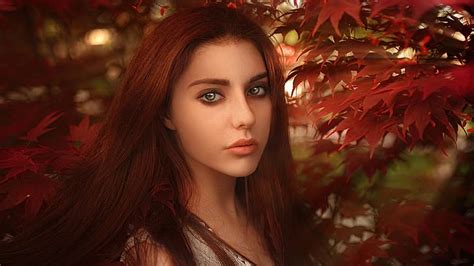 Leaves Women Women Outdoors Sunlight Warm Looking At Viewer Green