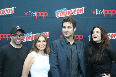 12 monkeys has a small but passionate fan base. NYCC 2014: 12 Monkeys Cast and Crew Interviews — Nerdophiles