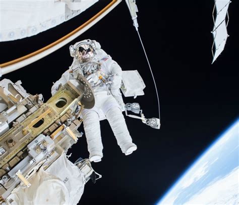 Watch Iss Spacewalk Live Today Human World Earthsky