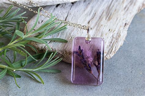 Best collection of free jewelry making tutorials, craft ideas, design inspirations, tips and tricks and trends. DIY Lavender Flower Pendant with EnviroTex Jewelry Resin ...