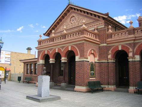 The world's largest gravesite collection. Traralgon photos - Travel Victoria: accommodation ...