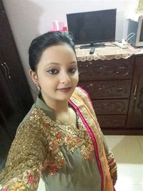Bangla Desi Cute Wife Kaniz Fatema Take Selfie For Hubby Adult Photos