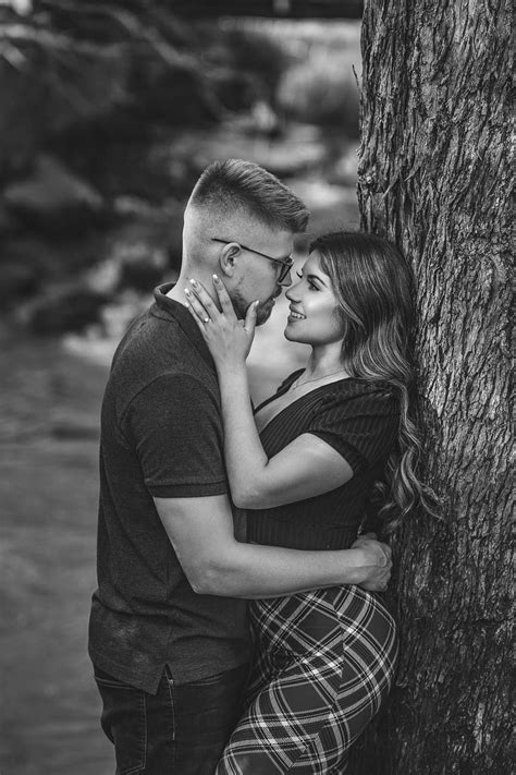 Attracting The Right Relationship Couple Photography Poses Romantic Photoshoot Couple
