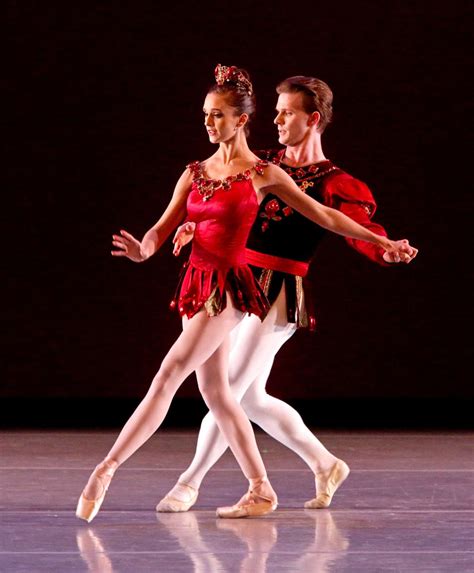Pas De Deux Redux New York City Ballet Troupe Returns With All Star Show Dance