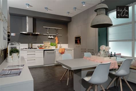 Mehrfamilienhaus kaufen in wächtersbach, mit garage, mit stellplatz, 212 m² grundstück, 209 m² wohnfläche, 9,5 zimmer. Familienküche mit Essplatz | Moderne küche, Einbauküche ...
