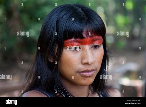 Indios Xingu Niñas Fotografías E Imágenes De Alta Resolución Alamy
