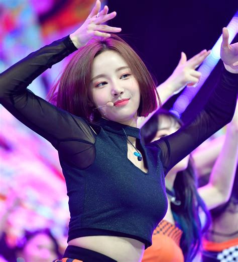 190326 momoland i m so hot at the show kpopping