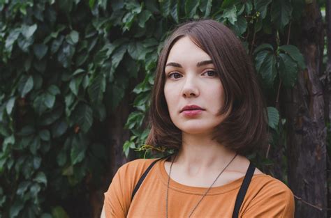 This will help to play down your strong jawline and give your face a softer shape. Sleek Bob Hair Looks: 9 Styling Ideas You'll Want to Try