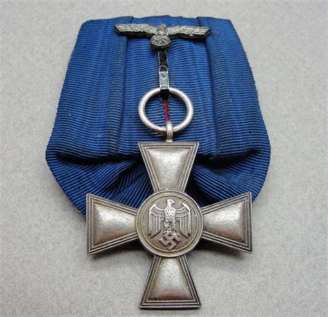 Army 18 Year Long Service Medal On Parade Mount Ribbon Original