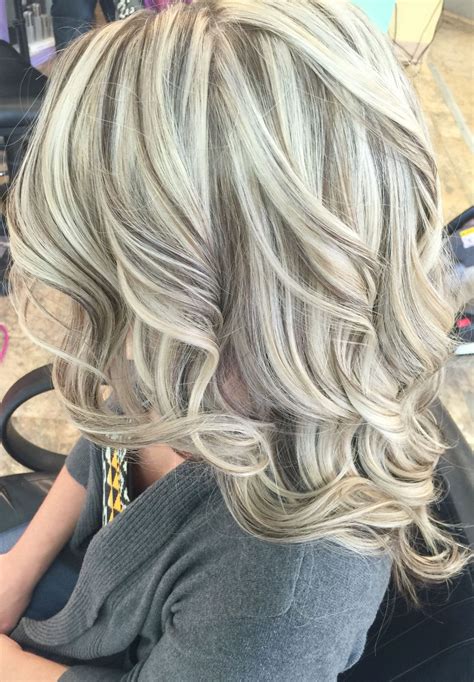 Medium Blonde Hair With Lowlights 👱‍♀ Trendy Shades Of Blonde The