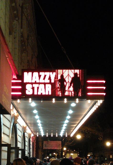 Live Review Mazzy Star At The Vic Chicago 2013 You Werent There
