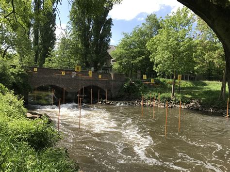 Erft — erft, fluß in der preußischen rheinprovinz; Kanu-Trainingsstrecke auf der Erft — Neuss am Rhein