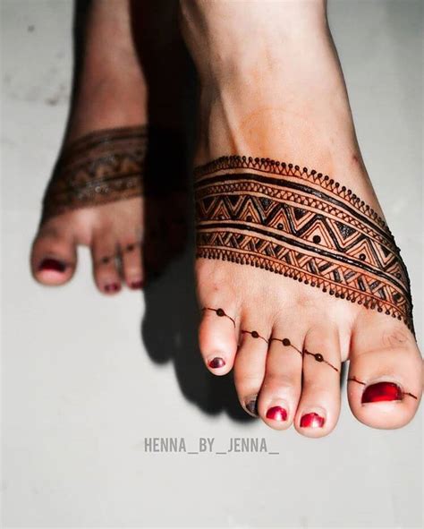 Minimalistic Feet Mehendi Designs To Pin For Your Wedding