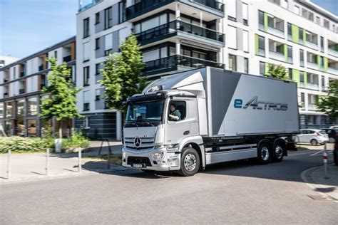 Una Nueva Era Mercedes Benz Camiones Presenta Eactros Su Primer