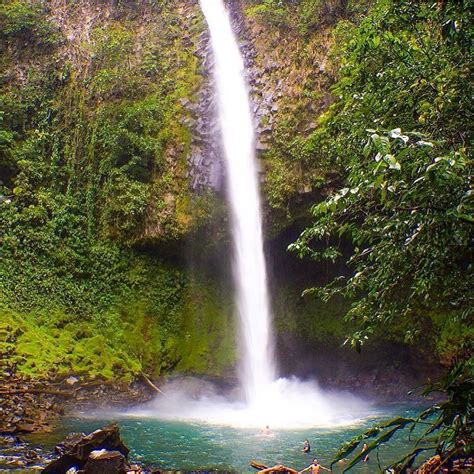 Discover The Majestic Waterfalls Of Costa Rica