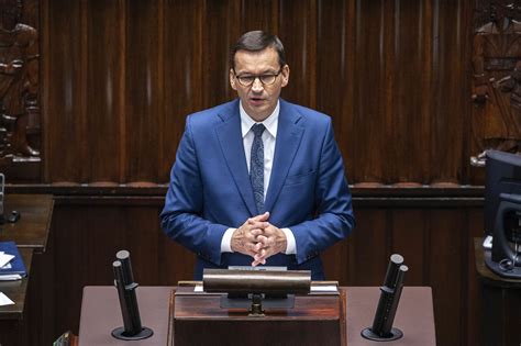 Zapraszamy na transmisję z posiedzenia sejmu. Posiedzenie Sejmu. Mateusz Morawiecki przedstawia ...
