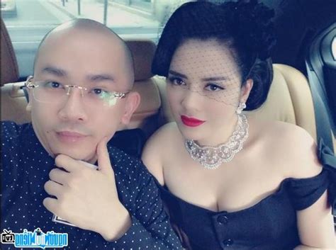 Siêu mẫu vũ thu phương là người có mặt từ sớm. Chuyên gia trang điểm Minh Lộc