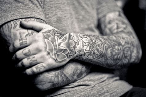 30 Cool Hand Tattoos For Men Best Hand Tattoo Ideas Mens Style