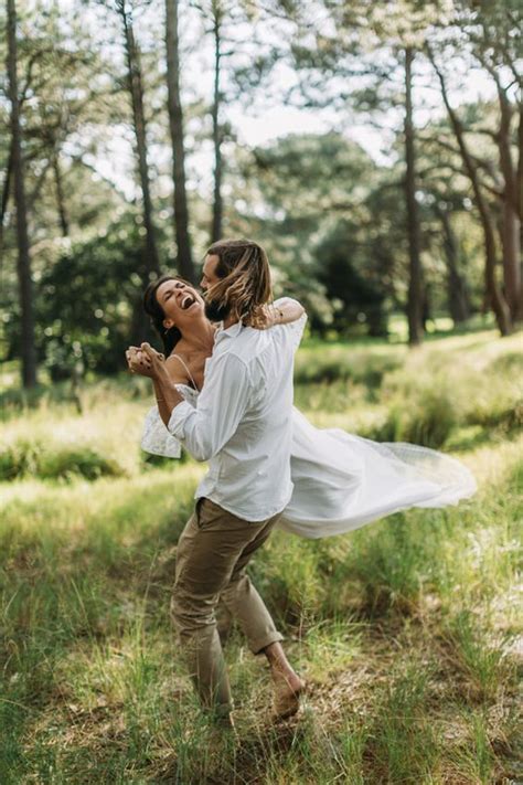 15 Unique And Essential Wedding Photography Pose Ideas For