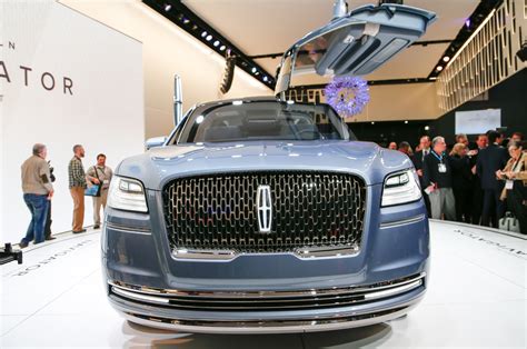Lincoln Navigator Concept Debuts At 2016 New York Auto Show