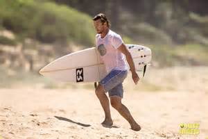 Photo Simon Baker Shirtless Surfing Mentalist Series Finale Photo Just Jared