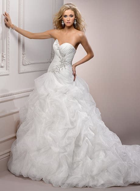 Visualizza tutti gli abiti da sposa >. Gli abiti da sposa piu belli
