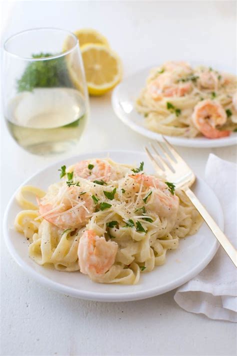 1 / 2 teaspoon dried parsley flakes. Lemon Garlic White Wine Shrimp Fettuccine Pasta is an easy ...