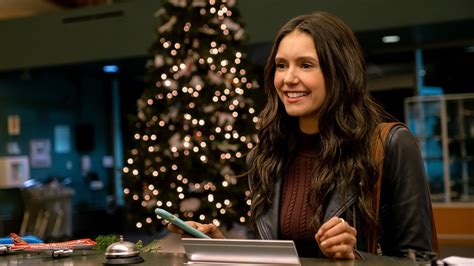 love hard sur netflix c est quoi cette comédie romantique avec nina dobrev cinésérie