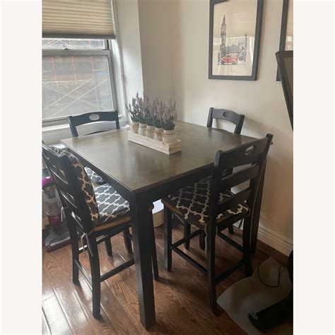 Raymour And Flanigan Dining Room Table And Chairs Aptdeco