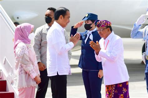 Sekretariat Kabinet Republik Indonesia Presiden Jokowi Dan Ibu Iriana