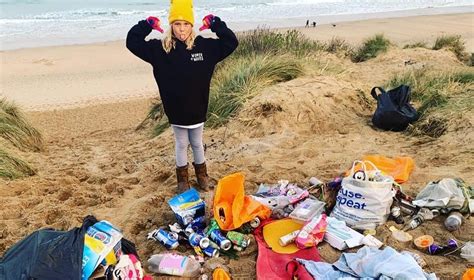 Please Stop Leaving Rubbish Seven Year Old Girl Cleans Up After