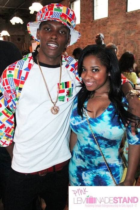 Toya Wright Memphitz Attend Teenprenuerday W Pink Lemonade Stand