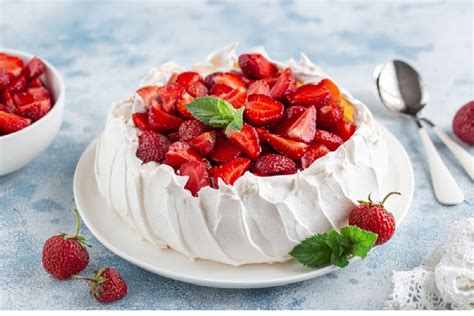 Use these to decorate your pavlova or cakes. Pavlova with caramelized strawberries - Petros Syrigos