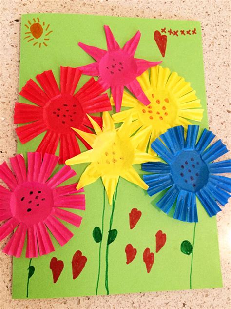 Make wonderful, simple crafts with things found these crafts projects are for preschoolers, and kindergartners. Summer Bouquet Greeting Card Craft | Skip To My Lou