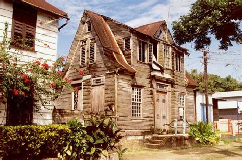 Beeldig Vergeten Huisje Van Suriname Suriname In 2019 Oude Huizen