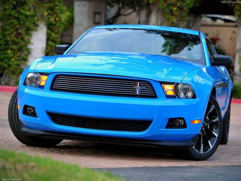 If you feel as though your muscle car could use a new attitude, very few exterior upgrades will make a difference quite like a new grille can. Ford Mustang V6 (2011) info+imagenes - Autos y Motos ...