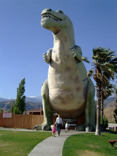 Mud Pies and Cookies: World's Biggest Dinosaur!