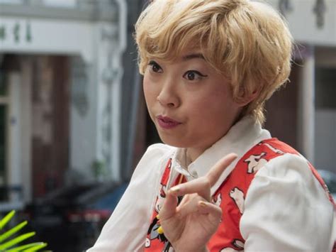 Awkwafina Meet The Breakout Star Of Crazy Rich Asians Oceans 8