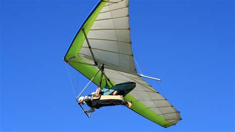 Hang Glider Clutches To Aircraft At 4 000 Feet After Pilot Forgets To Attach Him Fox News