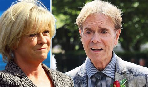 Sue Barker Upset And Angry After Cliff Richard S Friend Dumped Her Over Phone For Singer
