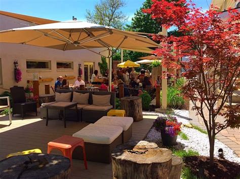 Wish there was more clean outdoor seating outside the ice cream shop. This Mexican Restaurant In Illinois Has The Most Beautiful ...