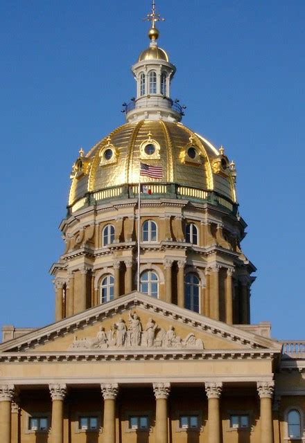 Iowa State Capitol Dome Des Moines Iowa This Is One Of Flickr