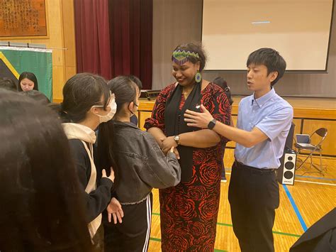 the embassy delivers a lecture about tanzania at daisan hino elementary school in tokyo on